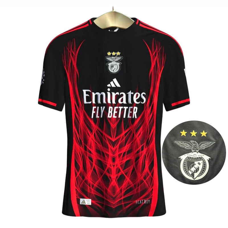 Camisola concept vermelha e preta com símbolo CINZA 2025/26