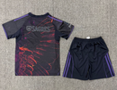 Conjunto Infantil Águia x Vhils Benfica – 4º Equipamento 2026/27 🦅🔥
